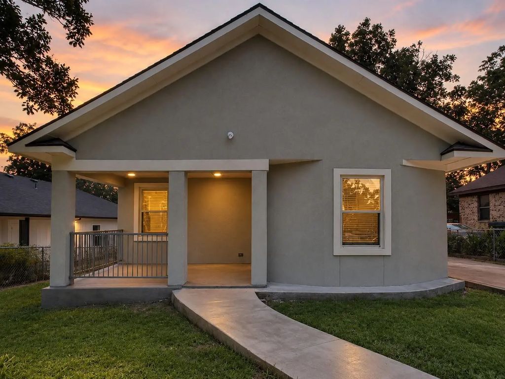 618 E Woodard Street, Denison