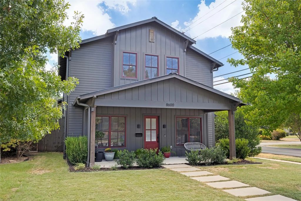 8600 Forest Hills Boulevard, Dallas