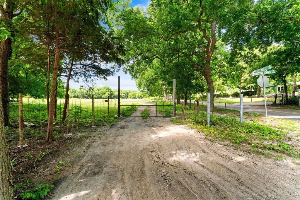 1213 S Houston School Road, Lancaster
