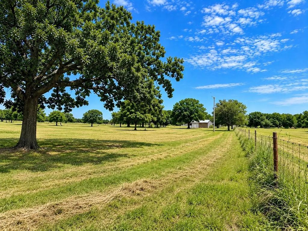 1438 Hurst Road, Axtell
