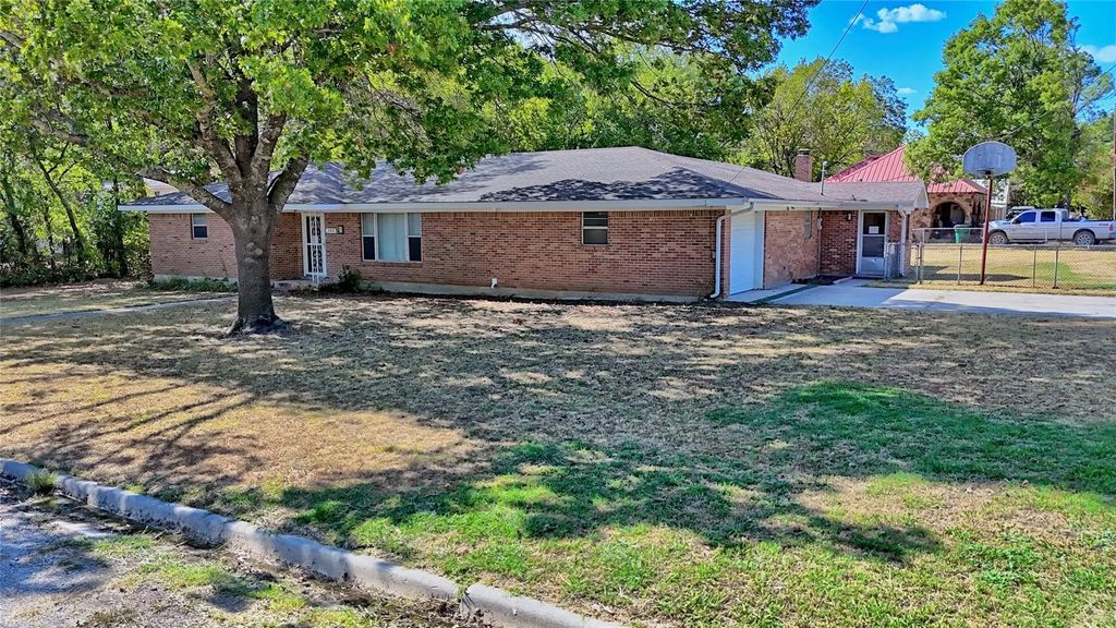 105 E Pecan Street, Saint Jo
