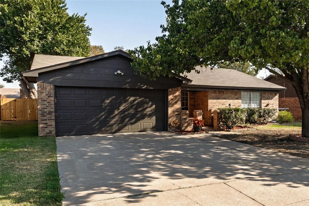 304 Cambridge Drive, Saginaw