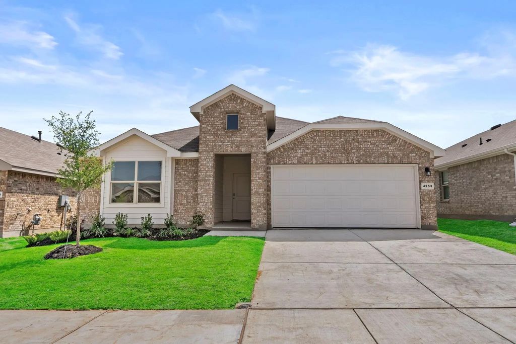 4253 Trickling Creek Lane, Fort Worth