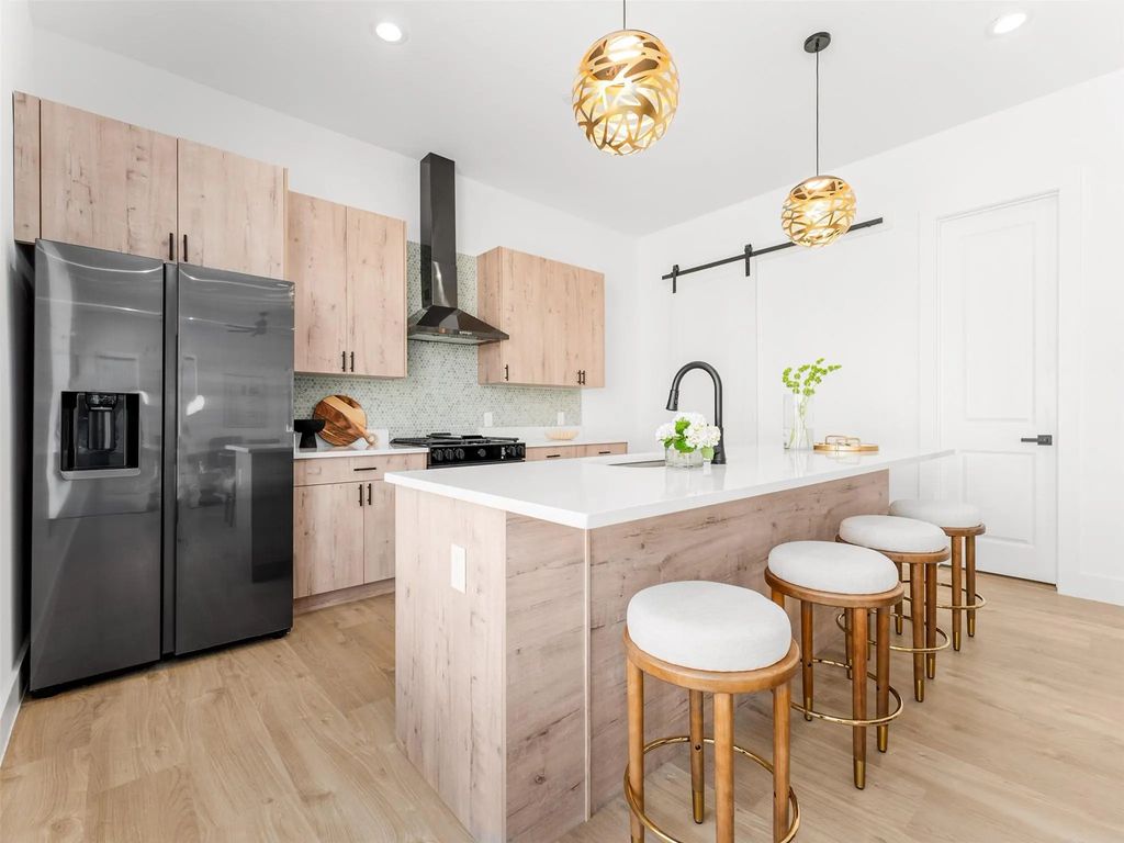 2015 N Prairie Avenue 201, Dallas