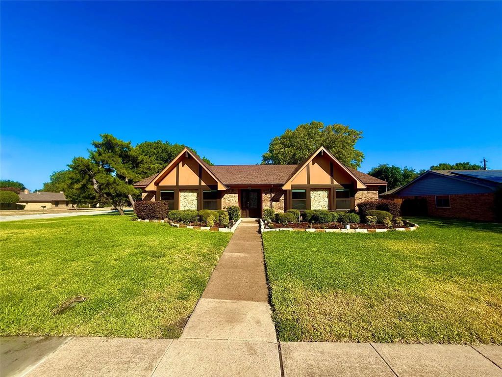 442 Valley Glen Drive, Richardson