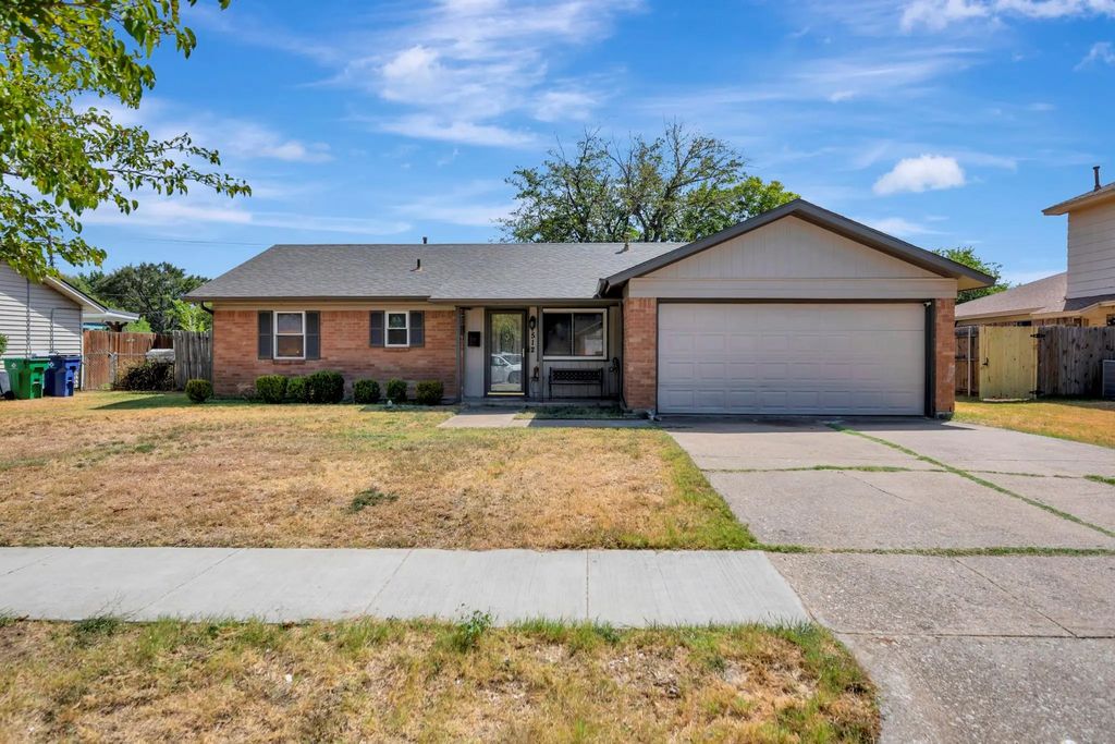 512 E Mission Street, Crowley