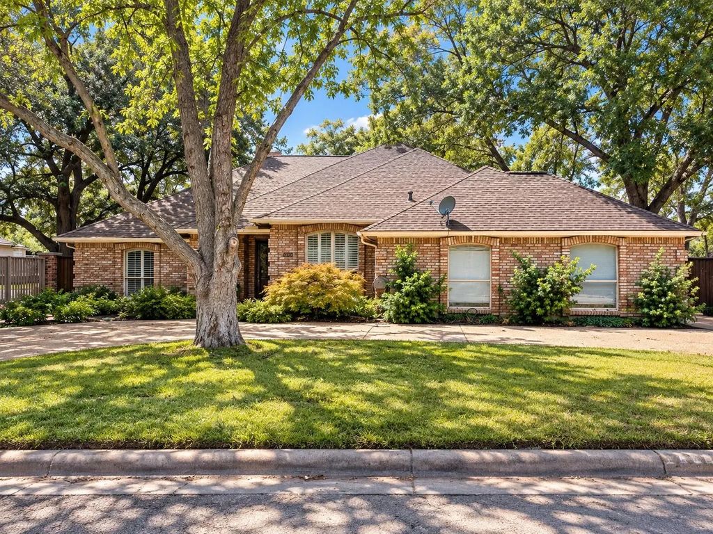 7056 Allen Place Drive, Fort Worth