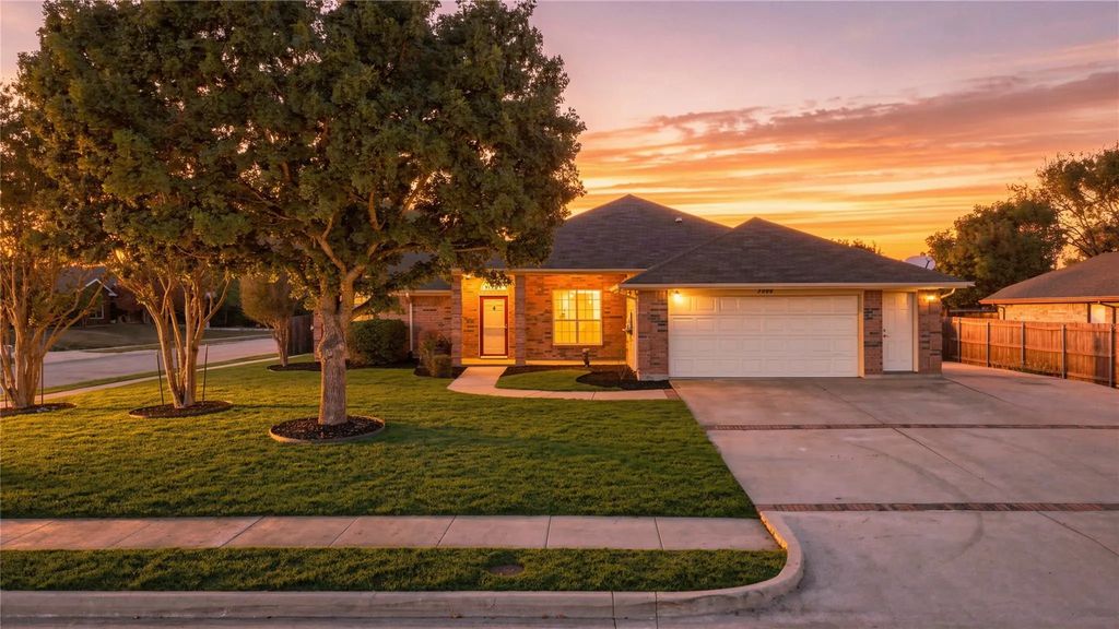 1701 Manten Boulevard, Denton