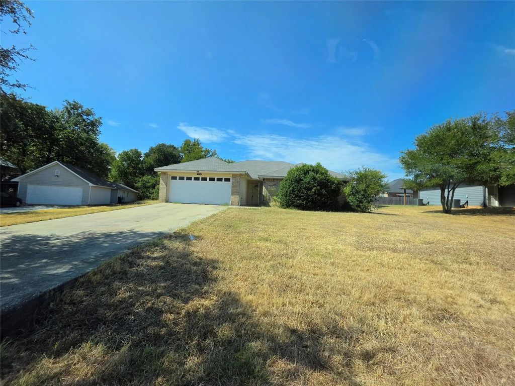 6204 Kelly Drive, Granbury