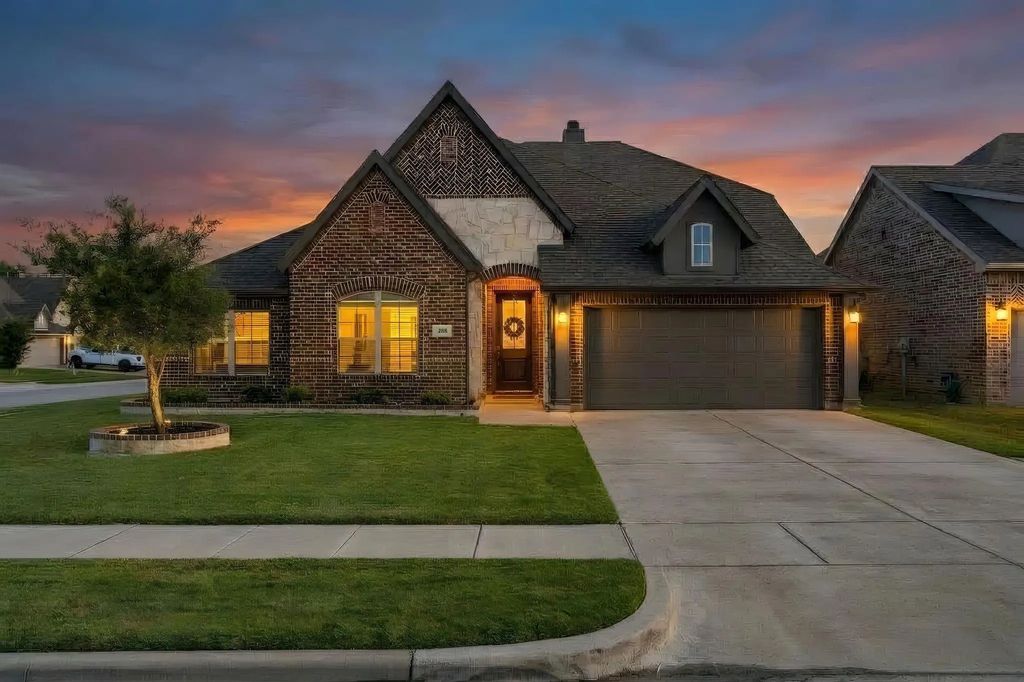 288 Brazos Street, Burleson
