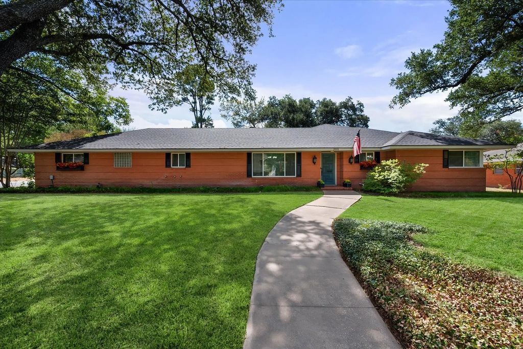 2001 W Park Avenue, Corsicana