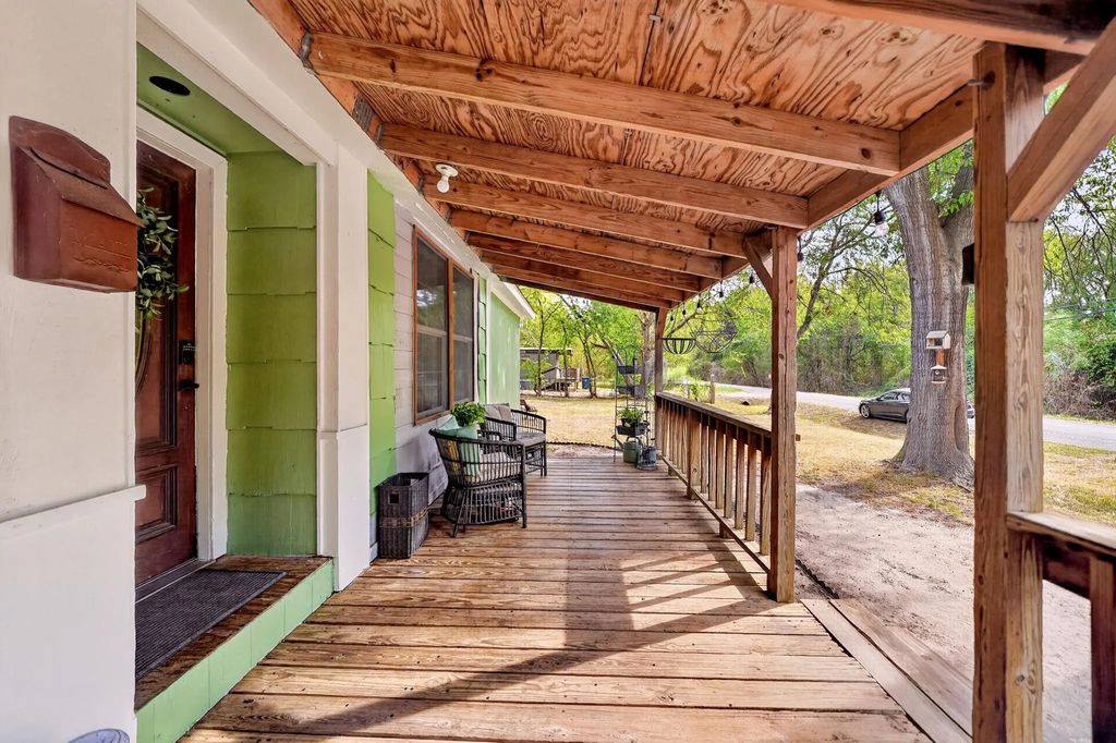 302 Longleaf Street, Gun Barrel City