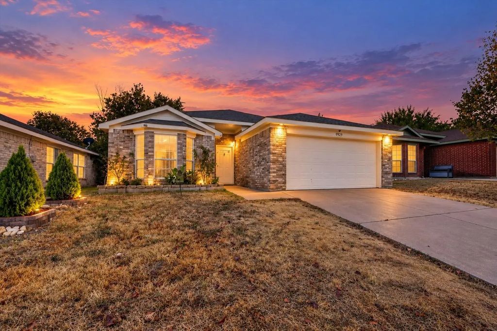 9929 Long Rifle Drive, Fort Worth