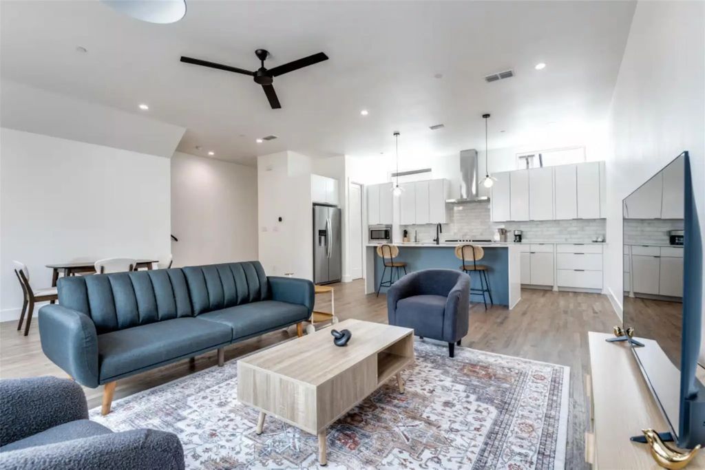 2915 Lucas Drive 102, Dallas