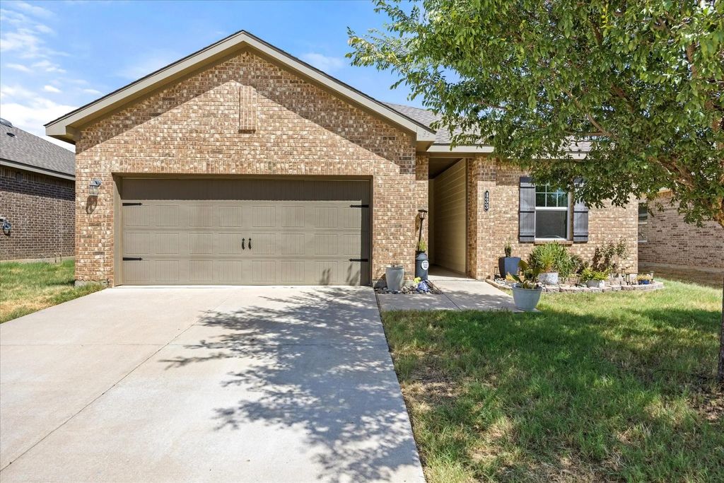 433 Starboard Drive, Crowley