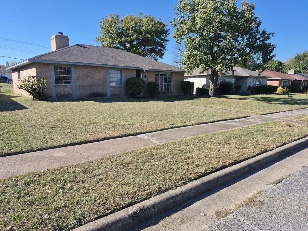 2705 Tanglewood Drive, Lancaster
