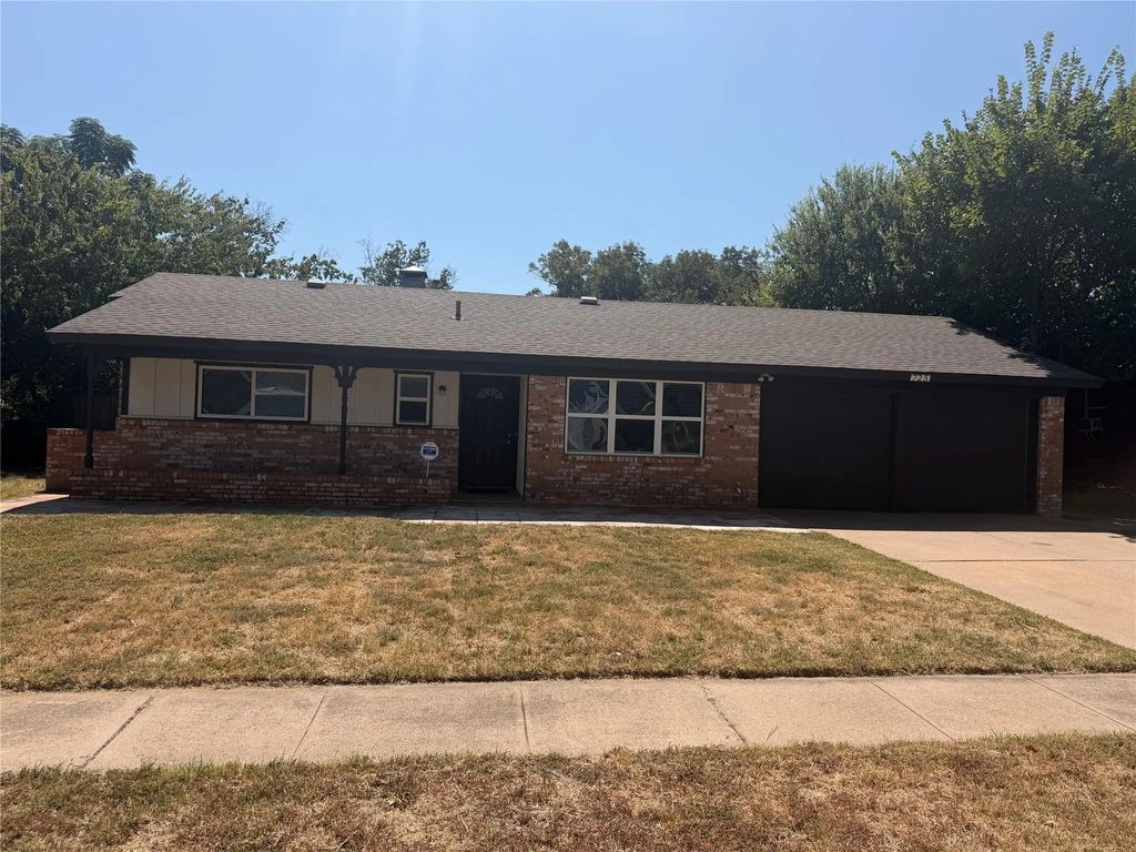 725 Willow Street, Hurst