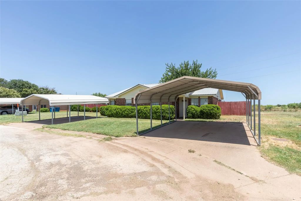201 & 203 Bluebonnet Drive, Winters