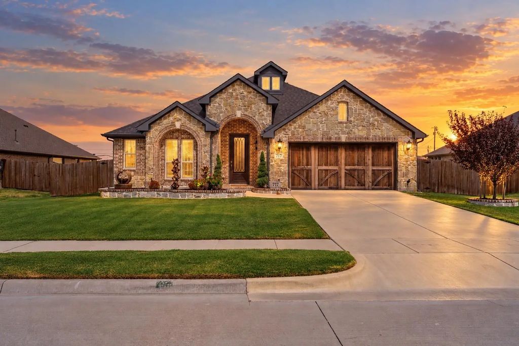717 Truchas Avenue, Forney