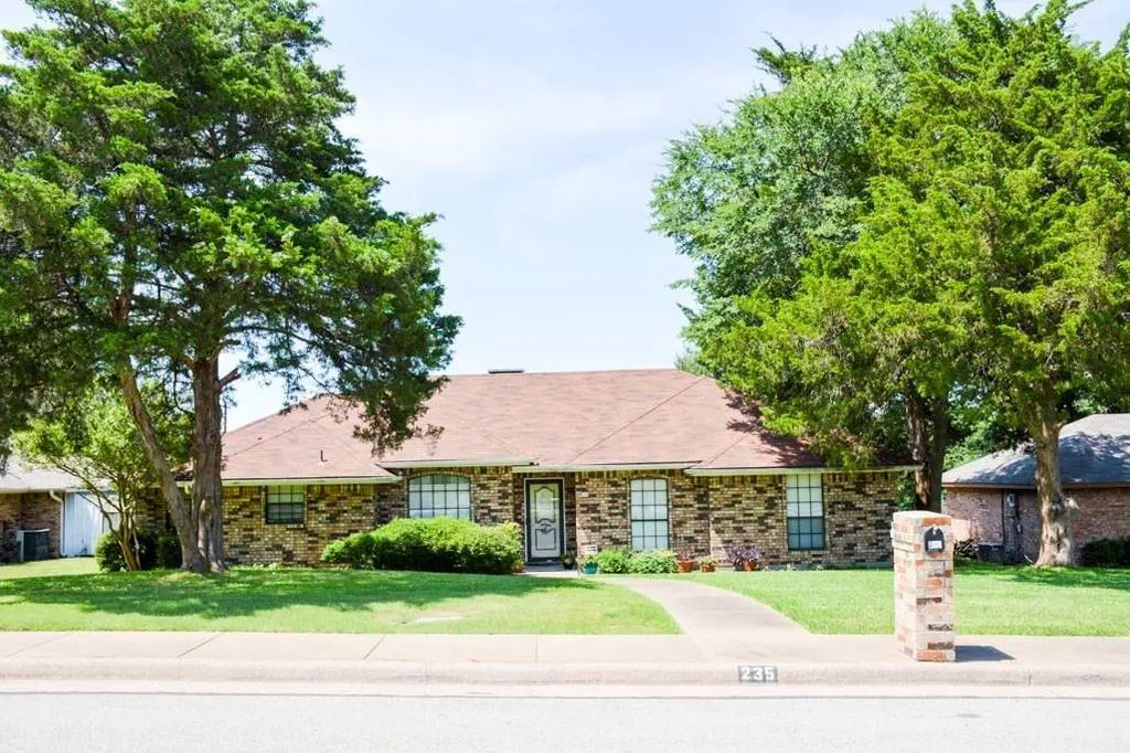 235 N Beltwoods Drive, DeSoto