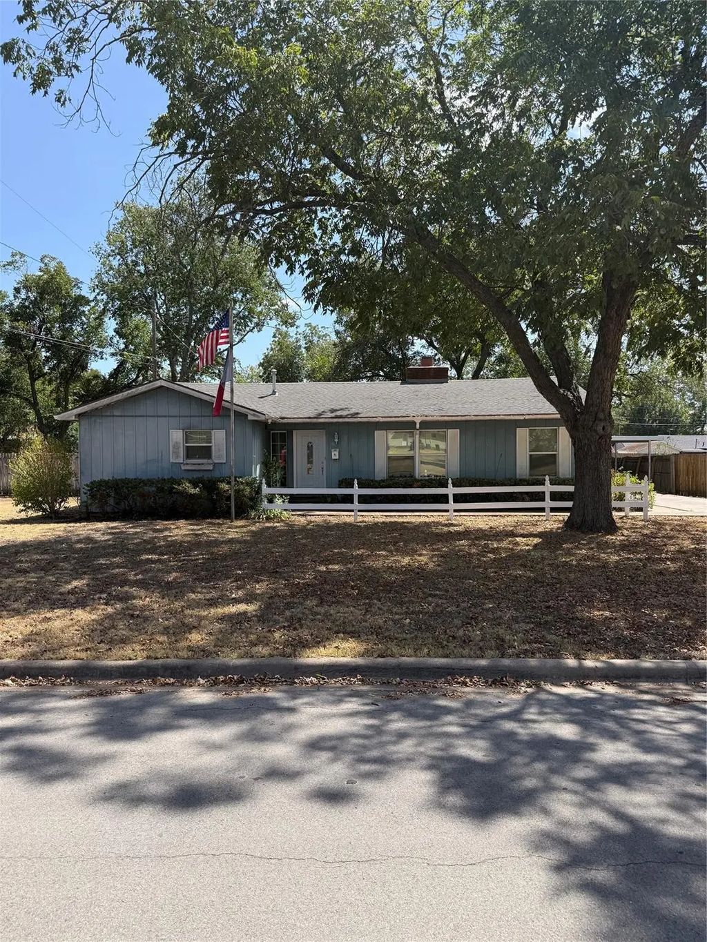 1101 W Chambers Street, Cleburne