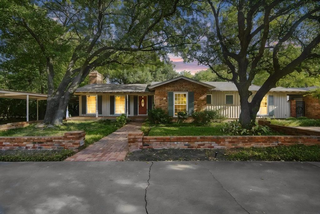 1107 E Walnut Street, Hillsboro