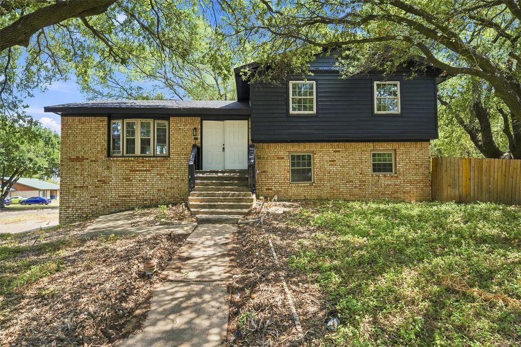 1302 N Bailey Street, Mexia