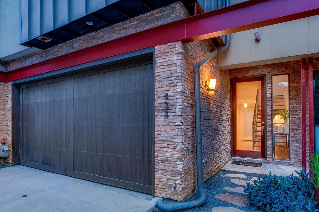433 Trinity River Circle, Dallas
