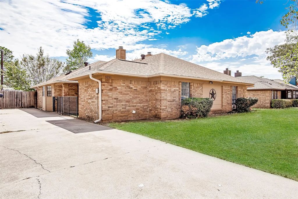5211 Wild West Drive, Arlington