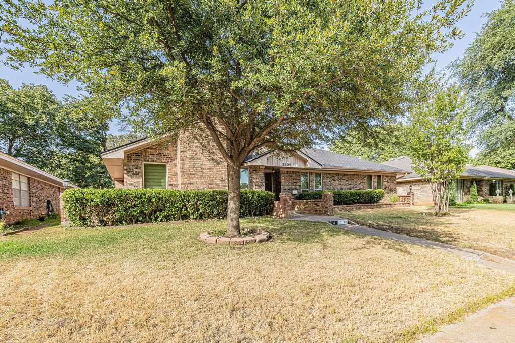 2609 Still Meadow Road, Irving