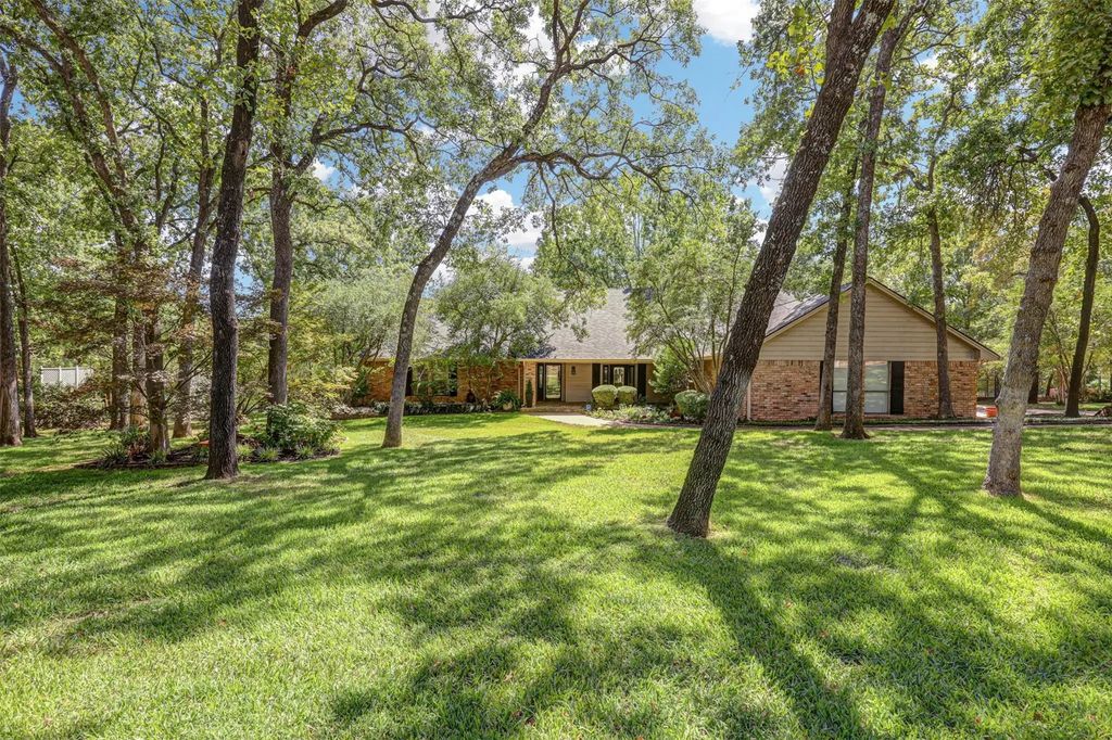 1361 Lakeview Drive, Southlake