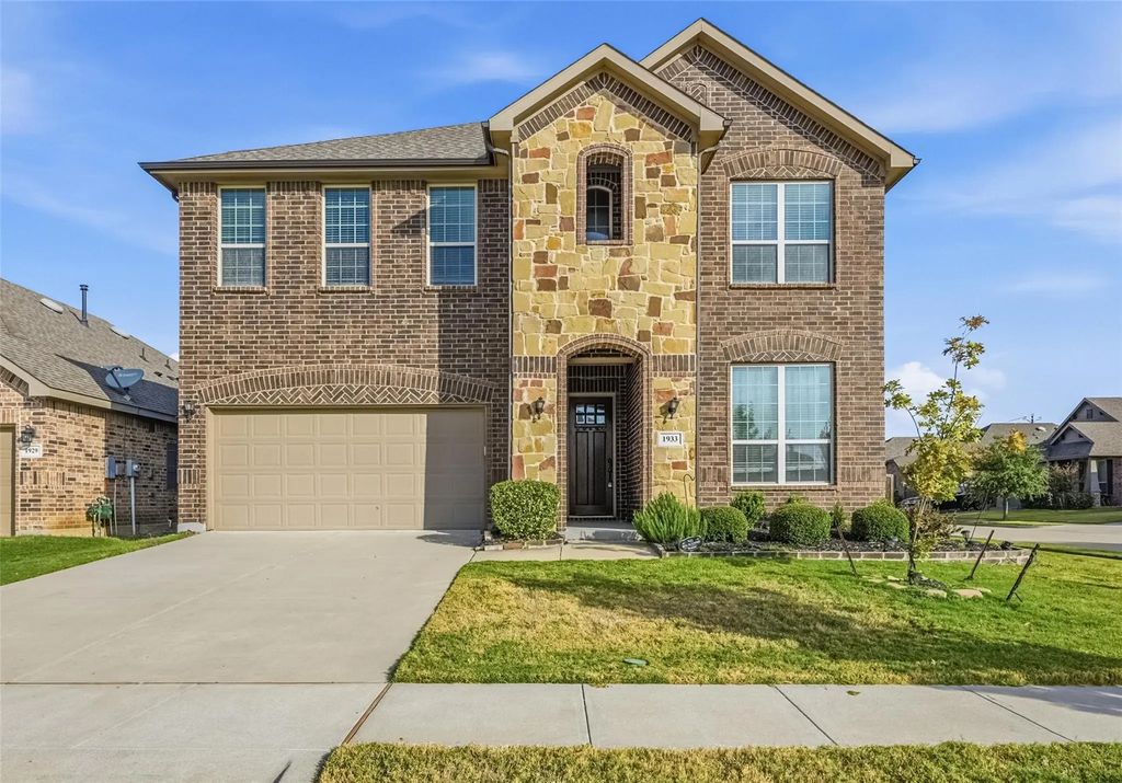 1933 Steppe Trail Drive, Aubrey