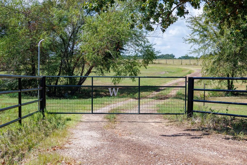 Fm-317, Brownsboro