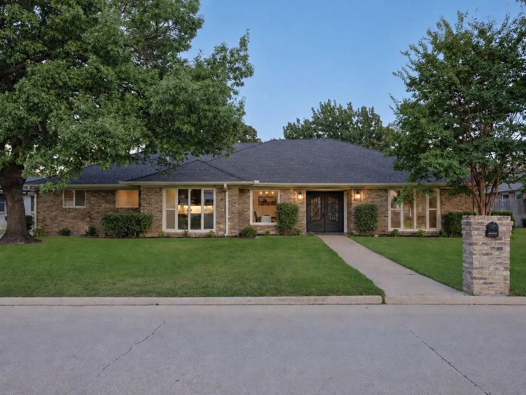110 Oakmont Drive, Trophy Club