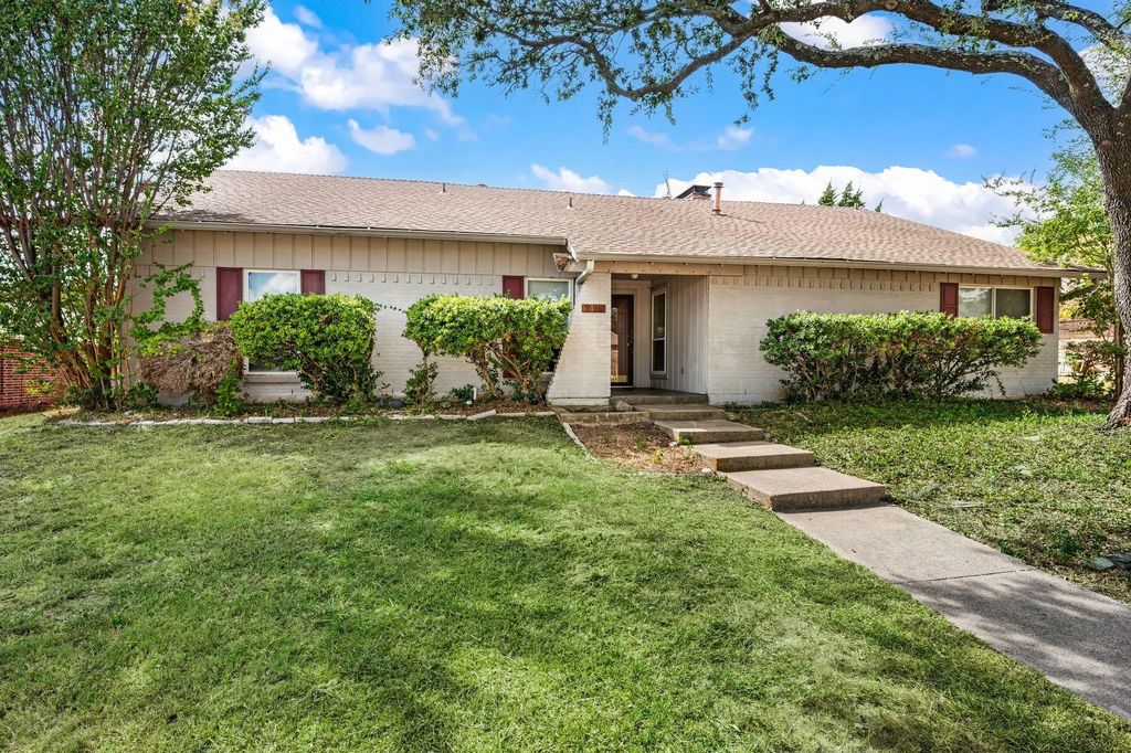 2405 Ridgewood Drive, Plano