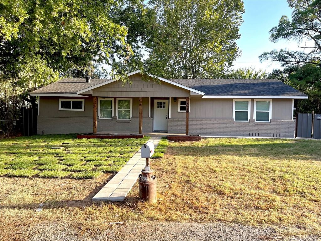 7019 Darling Street, Azle