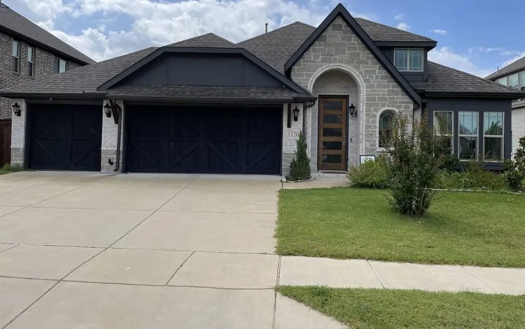 1120 Canterbury Lane, Forney