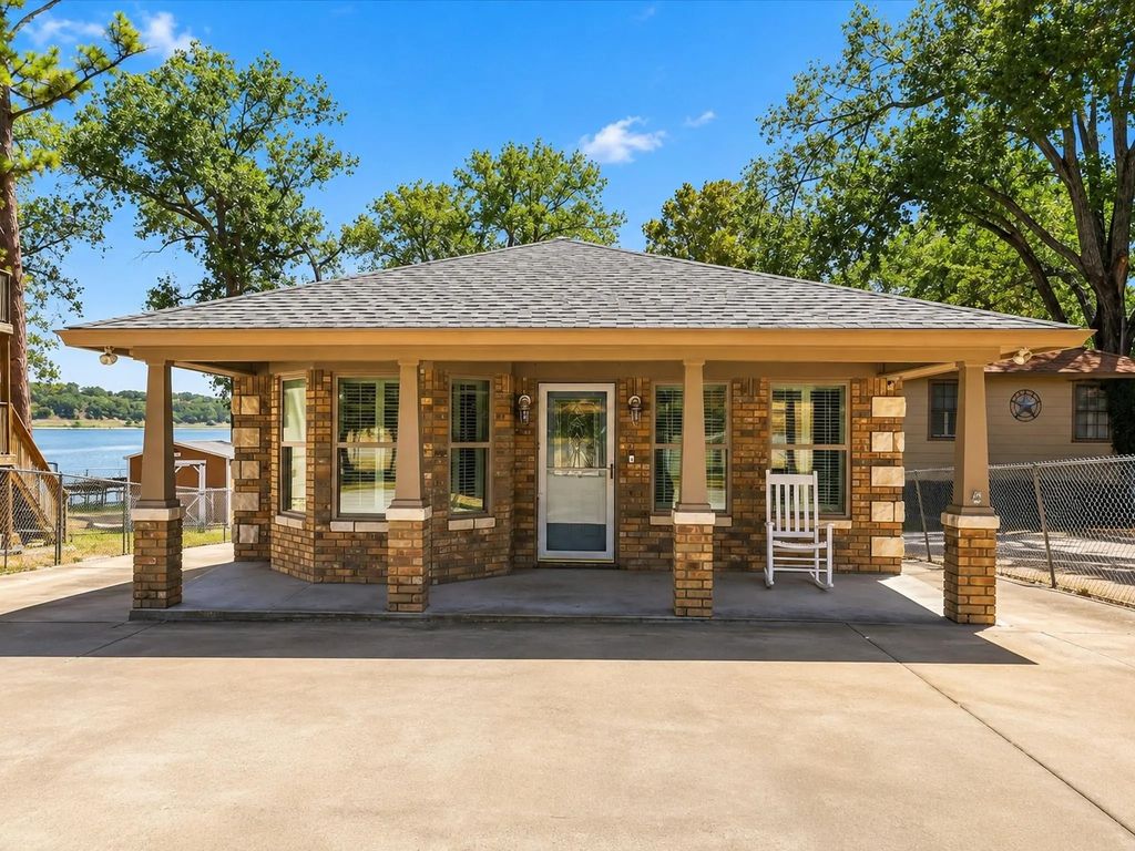1231 E Lake Drive, Weatherford