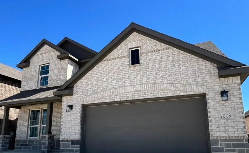 1009 Pecan Tree Lane, Fort Worth