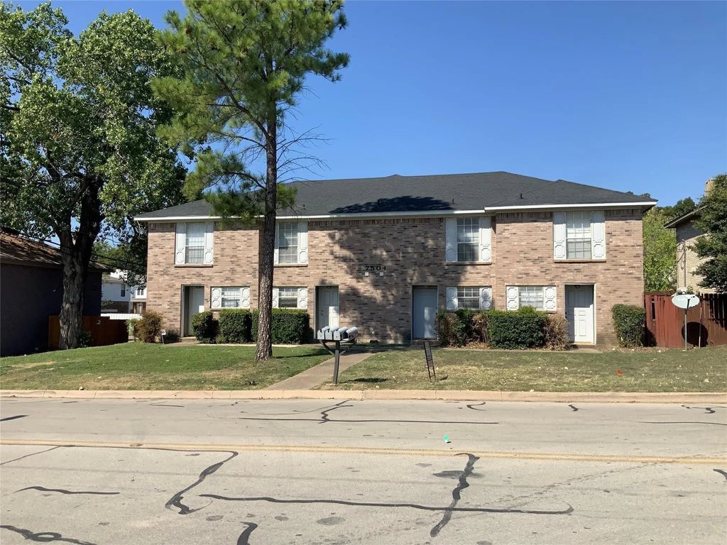 7504 Chapin Road, Fort Worth