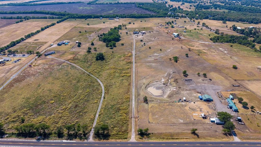 11714 Fm 697, Whitewright