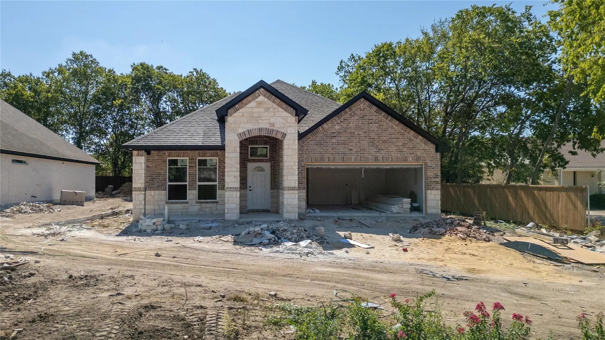 Photo of Listing #21389172