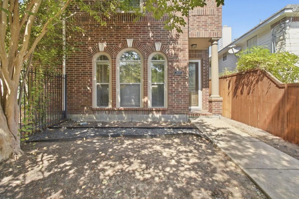 2407 Knight Street, Dallas