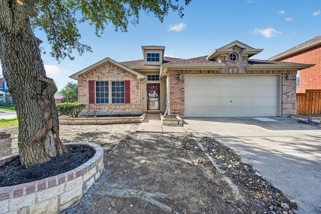 3203 Yeltes, Grand Prairie