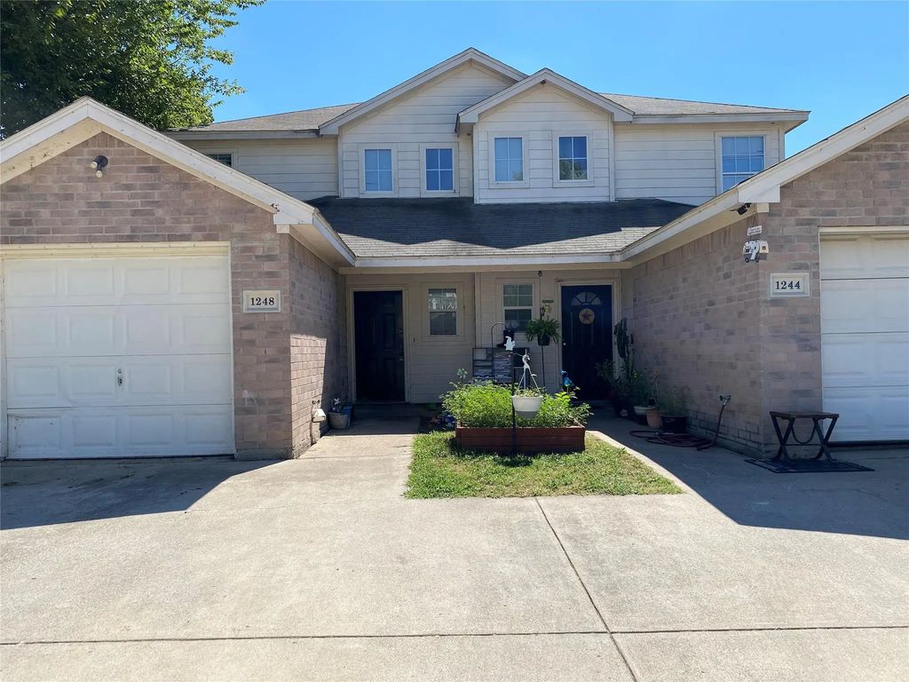 1244 Village Garden Drive, Azle