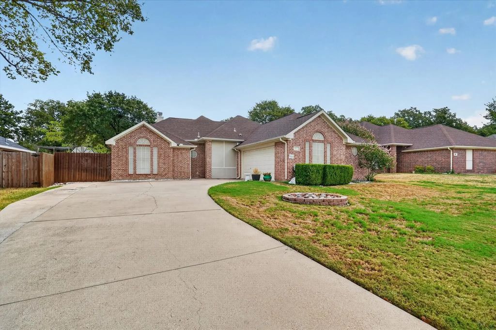816 Linda Drive, Joshua