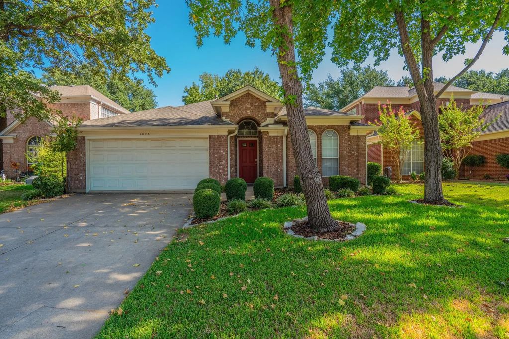 1828 Newton Drive, Flower Mound