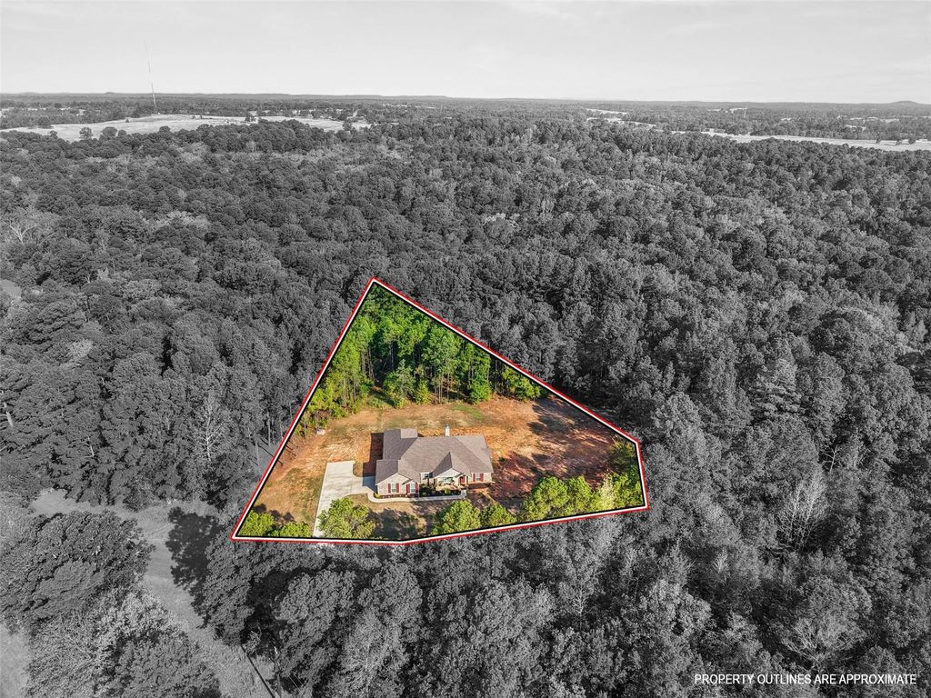 525 Lake Gladewater Road, Gladewater