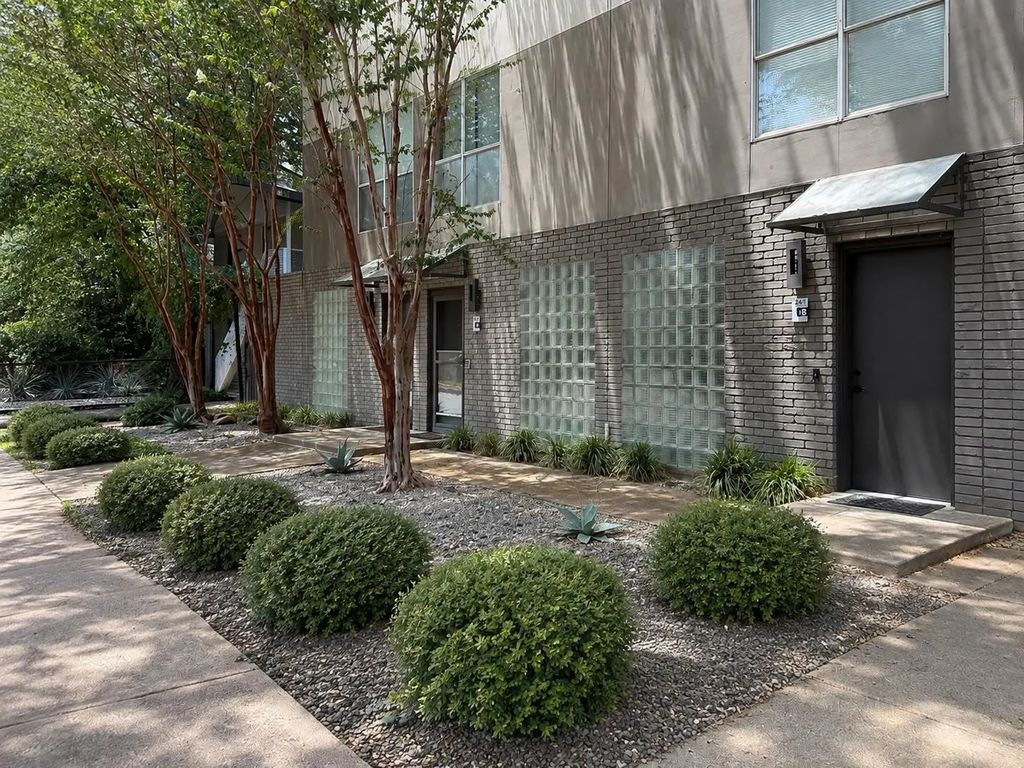 4241 Buena Vista Street 8, Dallas