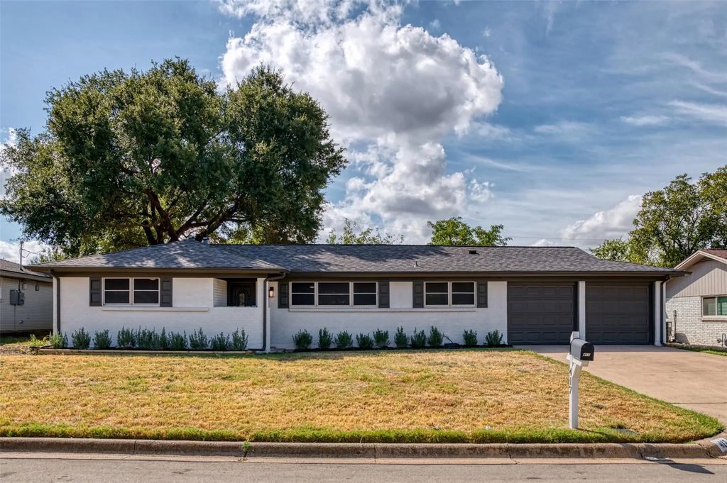 417 Fieldwood Terrace, Hurst